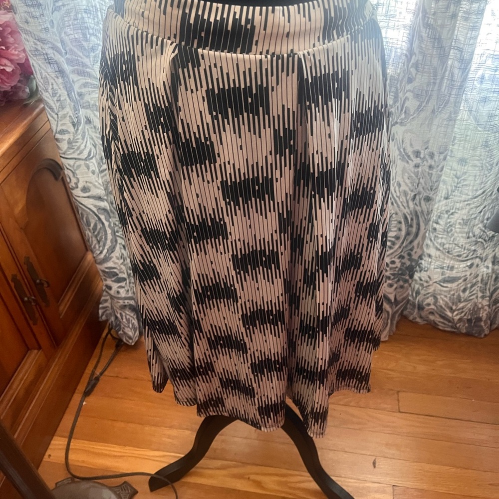 LuLaRoe Black and Cream A-Line Midi Skirt